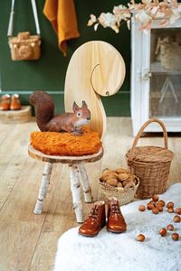 Dans ce tutoriel, nous vous proposons de fabriquer une chaise pour enfant pleine de fantaisie, en forme d’écureuil !