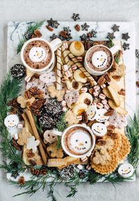 Christmas Dessert Board - Casey Wiegand of The Wiegands | Now that the days are shorter and the nights cozier it’s the perfect time to gather some friends, crank up the fireplace, serve hot chocolate, and make a Christmas Dessert Board.