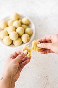Vegan Pão De Queijo (Brazilian Cheese Bread) | Veggiekins Blog
