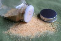 How to Make Your Own Garlic Powder