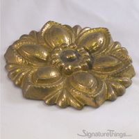 Detailed Flower Tie Back - brass curtain holdbacks #SignatureThings Unique crystal curtain tiebacks might be your most simple and practical way to decorate your home Made of durable brass metals with a variety of finishes for sleek, modern style #curtain #curtainaccessories #brasshardware #brasstieback #curtainholdback #curtainhardware #draperyhardware
