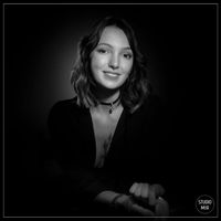 Que ce soit pour illustrer vos projets professionnels ou personnels, des photos professionnelles en studio vous permettront de vous démarquer.