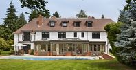 With three distinct ‘zones’ now taking centre stage in the family home, this open-plan kitchen and diner orangery shows how good design and quality craftsmanship can create something extraordinary.