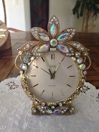 Cover objects with old jewelry instead of making a frame