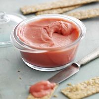 Rabarbercurd - Ingredienser 500 g rabarber 1 1/2 dl vatten 2 1/2 dl Dansukker Syltsocker 2 krm kardemumma 2 ägg 50 g osaltat smör