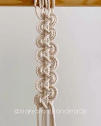 Aysun Aykul on Instagram: “Kolay ve şık bir motifi daha sizlerle paylaşıyorum. Umarım siz de beğenirsiniz ❤️ . . . #macrame #makrameehandmade #macramewallhanging…”