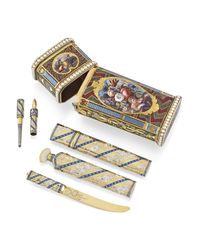 A SWISS JEWELLED ENAMELLED MUSICAL GOLD NECESSAIRE SET WITH A WATCH AND AN AUTOMATON