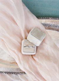 Velvet Ring Box | photography by @KLPsBoards http://kristenlynne.com/