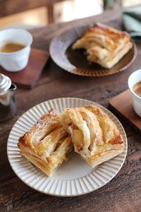 【ふたりで作るおしゃべりごはん】秋の果物を堪能!ふたりで作るスイーツパイ | おうちごはん