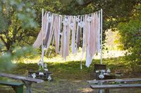 Décor de rubans pour photobooth ou cérémonie laïque