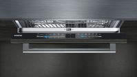 Simple and smart. This entry-level model blends perfectly into the design idiom of the brand with its timeless elegance. All programs and options can be selected with ease using the minimalist control panel – blue light confirms the decision. At the same time, the connected appliance can be controlled remotely via mobile phone, tablet, or voice-activated smart device. BSH Hausgeräte GmbH, Global Brand Siemens was awarded Special Mention in the German Design Awards 2022.
