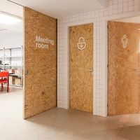 Señalética e identidad visual para la sede de @binarisoftware en Barcelona de la mano de @stefano.colli #arandaestudio #InteriorFauxStonePanels