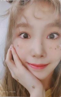 Taeyeon "oh! GG Season's Greetings 2020" photo card scan