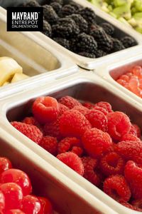 Profitez d'une large gamme de garnitures à ajouter sur tous vos yogourts glacés : sauces, chocolats, bonbons, fruits frais, secs ou glacés.