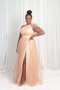 Make a statement in this luxury one shoulder ruched sleeve maxi long tulle dress made in USA. Fabric: 100% Polyester 95% Polyester – 5% Spandex. Please make sure to check the size chat below. *FINAL SALE. * Final sale no refund or exchange. Go a size up if you have bigger waistline. Model Is Wearing 2XL here. Because she has a smaller waistline. MODEL STATS; Height: 5.10" Bust:43" / Waist:34" / Hips:50" Her normal Dress size is 14/16 If you are Pregnant go a size up! See this size guide below. S