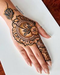 Here are some latest henna designs inspiration. #mehendi #mehendiart #mordenhenna #henna #hennainspiration #floralhenna #teejfestival #festiveseason #teej #sinjara #arabic #mehendidesigns #mehndidesign #hennadesign #uniquemehendidesign #simplemehendi #trendingmehendi #arabicmehendi #whitehenna #pakistanibride #indanbride #bridalmehendi #pakistanihenna