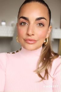 When you wanna make it a whole look (with half the effort), our Honest® Color Must-Haves Kit has got you covered. From a clean, fresh complexion, to a dewy flush of color, sky-high lifted lashes and a kiss of juicy, nourishing color—this kit has all your go-tos for your daily flex.