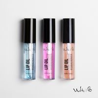 O lip oil proporciona hidratação profunda e mais duradoura para os lábios. Disponível em versão incolor e colorida, ele já virou hit.