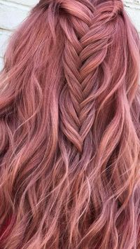 The best way to choose what hair color looks more flattering on your skin tone is by knowing what type of undertones you have. #haircolor #skintone