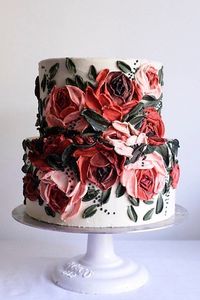 As we prepare to close out the year, we wanted to add to the sugar rush with some winter wedding cakes that are as sweet as your favorite Christmas pie. We are blown away year after year over the sheer creativity from cake artists and we are crushing hard on these cakes and think you will too.
