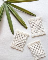 I N Á | macramê & arte têxtil on Instagram: “Pra dar aquele charme com macramê, porta-copos Ada! Funcionais, decorativos, com toda a beleza, afeto e aconchego do artesanal direto para…”