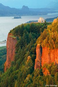 CROWN POINT STATE PARK PHOTOS Vista House at Crown Point State Park along the Historic Columbia River Highway, Columbia River Gorge National Scenic Area, Oregon