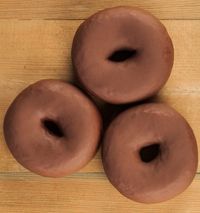 6 D.I.Y. Healthy Donuts. No frying needed, these guys are baked & have healthy substitutions! Interesting... The chocolate ones have more protein than carbs!