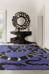 Purple is a striking color that will make your hallway stand out! This entryway is highlighted by the SNAKE 8 RUG‘s gorgeous color and intricate design. This color is absolutely stunning and is intended to evoke confidence and curiosity.