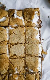 These are completely insane. (Just like we like it, right?)These bars are a twist on an old classic of s’mores, but there’s no campfire involved and you don’t use marshmallows, whereas these bars use marshmallow fluff instead.