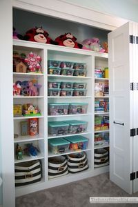 Love these toy storage & organization ideas for the kids bedrooms and play area. - Organised Pretty Home bins | baskets | bedroom | toddler | playroom | small spaces | labels | cheap #toystorage #toddler #playroom #toyorganization #toyclutter