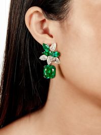 Pair of Emerald and Diamond Pendent Earrings | 16.63 及 15.03 克拉「哥倫比亞」祖母綠 配 鑽石 耳墜一對 | Magnificent Jewels: Part I | | Sotheby's