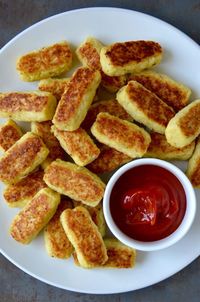 Skip the spuds and ditch the deep fryer in favor of cheesy cauliflower tots made with just five ingredients.
