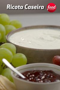 Já pensou em fazer sua própria ricota? A receita do queijo é muito mais simples do que você imagina... Você pode deixar a textura do seu gosto: cremosa ou firme! 🧀🧀🧀 Entre no link para ver a receita completa #EuFicoEmCasa #Receita #ReceitaSalgada