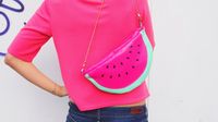 Les gourmandes, vous avez certainement vu passer les petites pochettes décalées et fruity ces derniers temps ! Celle de Charlotte … Continuer la lecture de DIY – Ma pochette pastèque ! →