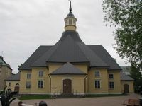 Lappeen Marian Kirkko. Kirkon rakentaminen alkoi huhtikuussa 1792 ja se vihittiin Marian kirkoksi kesäkuussa 1794. Kirkon yhteyteen rakennettiin kellotapuli vuonna 1856.