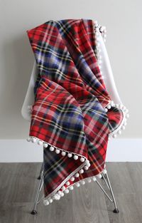 These fleece blankets are gorgeous! How to make easy trimmed fleece blankets. Great DIY Christmas or holiday gift idea!