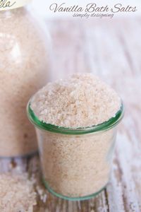Homemade Vanilla Bath Salts | Great beauty recipe for a relaxing night of pampering. #youresopretty (relaxing bath salts)
