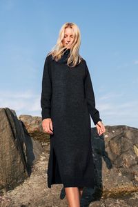 Cozy dark grey maxi dress, 100% alpaca wool. Stunningly elegant and stylish long knitted dress. #maxidress #alpacawool #knitwear