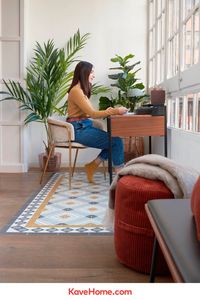 Une pièce exclusive en contreplaqué de noyer et structure en acier. Son design tendance avec les structures visibles apporte du style à votre espace de travail. Croyez-nous : à partir de maintenant vous ne serez plus jamais à court d’idées !
