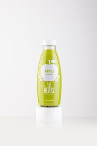 Zumo de Manzana con Kale. Fotografía de producto de Cristina Navarro en estudio para AMC.