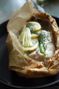Baked halibut with asparagus, leeks and dill.