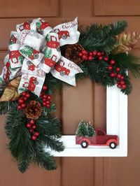 60 DIY Picture Frame Christmas Wreath Ideas that totally fits your Budget - Hike n Dip