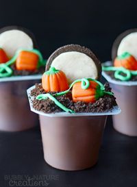 Pumpkin Patch Pudding Cups with Oreo Full Moons! So cute and easy to make for Halloween! #shop #CollectiveBias #SnackPackMixins