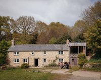 A Historic English Countryside Cottage Gets a Contemporary Extension - Remodelista