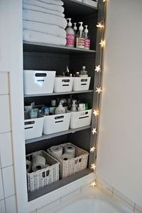 un blog plein d'astuces en Français !! je valide ! Rangement du placard de salle de bain