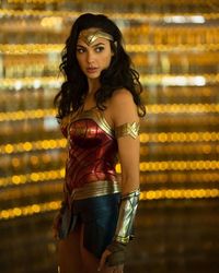 A Mulher-Maravilha está de volta! A atriz Gal Gadot compartilhou hoje uma nova imagem de Wonder Woman 1984. #WonderWoman1984 Source by feededigno...