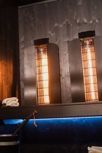 One infrared è una sauna infrarossi professionale in grado di rendere unico il tuo spazio home wellness. A uno o due posti, la cabina infrarossi One infrared è realizzata in perline verticali di legno di Abete o Hemlock Canadese con una panca sospesa in legno Abachi. In questo modello, benessere e tecnologia si uniscono per regalarti momenti di relax assoluto. Goditi la sauna infrarossi nella tua home spa. Scopri i dettagli nel nostro sito! #cabinainfrarossi #infraredcabin #homespa #homewellness