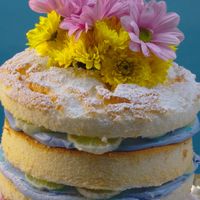 Why bake a cake when you can buy one and decorate it to make it your own?! We're sharing how to create beautiful and simple birthday and shower cakes that will be the perfect centerpiece for your next baby shower, bridal shower or kid’s party!