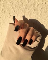 💅🏼 МАНИКЮР СО ВКУСОМ on Instagram: “Подпишись 👉 @journal_manicure 👈 Девочки, oцените цвет от 1 до 10?😍 . ✔Ставь ❤ если нравится💅 ✔Не забудь подписаться на @journal_manicure и…”