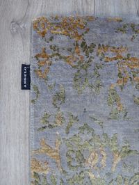 Being modern does not mean disengage from your heritage! This luxury and extremely elegant carpet undoubtedly brings added value to your project. Rug for a dining room, hotel lobby, or living room, the ground is in natural undyed wool. #handknottedrugs #luxuryrugs #angelorugs #tapisangelo #customrugs #luxurycarpets #interiordesign #luxurydesigns #handmaderugs #teppich #tapis #tapijt